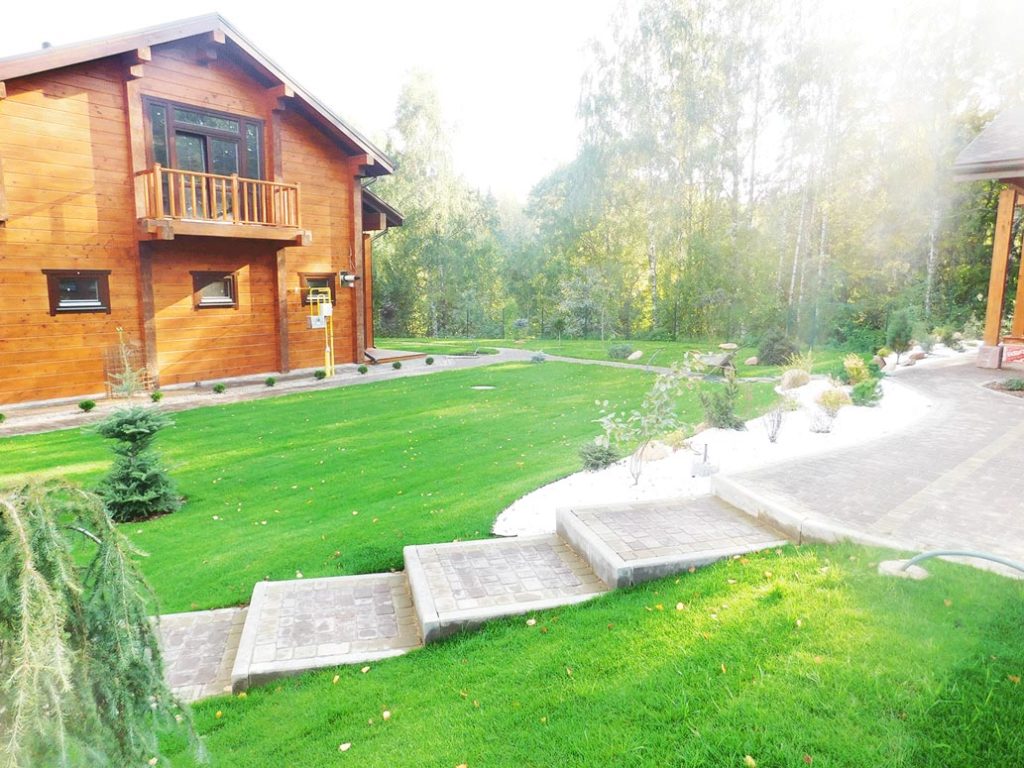 благоустройство газона на даче